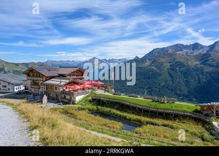 Österreich, Tirol, Zillertal, Berghaus Eggalm mit Erlebnisspielplatz. Stockfoto