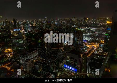 Blick von der Dachterrasse des Banyan Tree Bangkok Tower, am Abend, Sathon Tai Road, Bangkok, Thailand, Asien Stockfoto