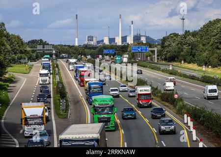 Rush Hour auf der Autobahn A2, Bottrop, Ruhrgebiet, Nordrhein-Westfalen, Deutschland Stockfoto