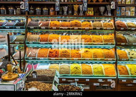 Gewürze auf einem orientalischen Markt von Marseille, Provence, Südfrankreich, Frankreich, Europa Stockfoto