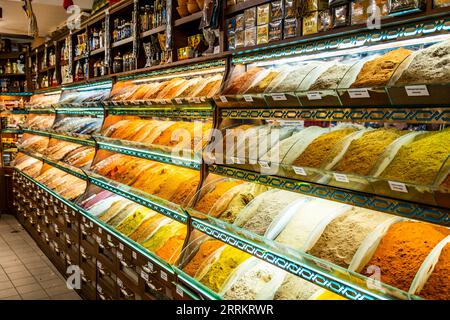 Gewürze auf einem orientalischen Markt von Marseille, Provence, Südfrankreich, Frankreich, Europa Stockfoto