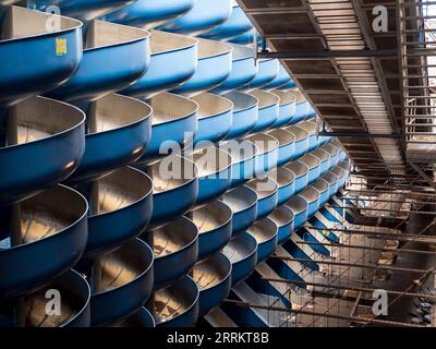 Linz, Österreich. 8. September 2023. ARS ELECTRONICA FESTIVAL: Ausstellung „WHO OWNS THE TRUTH“ in der Postcity Linz ©Andreas Stroh Credit: Andreas Stroh/Alamy Live News Stockfoto