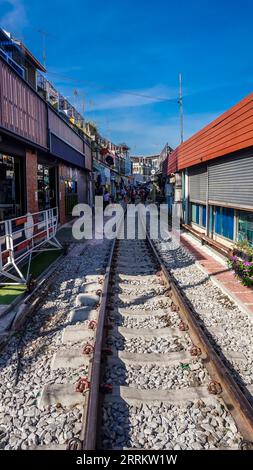 Eisenbahn, Bahnhof Maeklong, Maeklong Railway Market, Talad Rom Hub Railway Market, in der Nähe von Bangkok, Samut Songkhram, Thailand, Asien Stockfoto