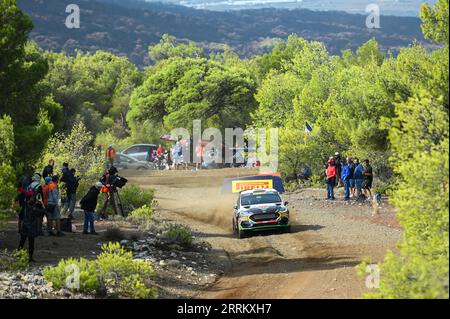 Loutraki, Lombardei, Griechenland. September 2023. HAMZA ANWAR aus Kenia und ALEXANDER KIHURANI aus den USA konkurrieren mit ihrer Ford Fiesta Rally3 #65 während des ersten Tages der FIA World Rally Championship EKO Acropolis Rally am 08. September 2023 in Loutraki, Griechenland. (Bild: © Stefanos Kyriazis/ZUMA Press Wire) NUR REDAKTIONELLE VERWENDUNG! Nicht für kommerzielle ZWECKE! Stockfoto