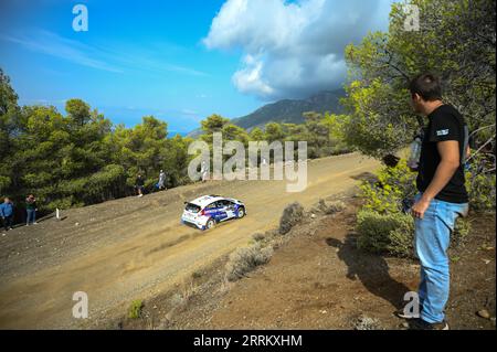 Loutraki, Lombardei, Griechenland. September 2023. FILIP PYCK aus Belgien und PETER DEHOUCK aus Belgien konkurrieren mit ihrem Ford Fiesta #71 während des ersten Tages der FIA World Rally Championship EKO Acropolis Rally am 08. September 2023 in Loutraki, Griechenland. (Bild: © Stefanos Kyriazis/ZUMA Press Wire) NUR REDAKTIONELLE VERWENDUNG! Nicht für kommerzielle ZWECKE! Stockfoto