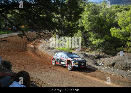 Loutraki, Lombardei, Griechenland. September 2023. CRISTIAN DOLOFAN aus Rumänien und TRAIAN PAVEL aus Rumänien konkurrieren mit ihrem Citroen C3 #72 während des ersten Tages der FIA World Rally Championship EKO Acropolis Rally am 08. September 2023 in Loutraki, Griechenland. (Bild: © Stefanos Kyriazis/ZUMA Press Wire) NUR REDAKTIONELLE VERWENDUNG! Nicht für kommerzielle ZWECKE! Stockfoto