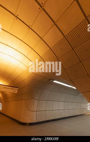 England, London, London U-Bahn, Tottenham Court Road U-Bahn Station, Elizabeth Line Modern Architecture Stockfoto