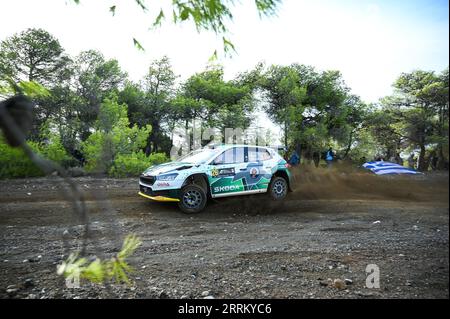 Loutraki, Lombardei, Griechenland. September 2023. NIKOLAY GRYAZIN und KONSTANTIN ALEKSANDROV konkurrieren mit ihrem Skoda Fabia RS #26 während des ersten Tages der FIA World Rally Championship EKO Acropolis Rally am 08. September 2023 in Loutraki, Griechenland. (Bild: © Stefanos Kyriazis/ZUMA Press Wire) NUR REDAKTIONELLE VERWENDUNG! Nicht für kommerzielle ZWECKE! Stockfoto