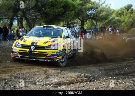 Loutraki, Lombardei, Griechenland. September 2023. ALEXANDROS TSOULOFTAS aus Griechenland und STELIOS ELIA aus Zypern konkurrieren mit ihrem Volkswagen Polo GTI #36 während des ersten Tages der FIA World Rally Championship EKO Acropolis Rally am 08. September 2023 in Loutraki, Griechenland. (Bild: © Stefanos Kyriazis/ZUMA Press Wire) NUR REDAKTIONELLE VERWENDUNG! Nicht für kommerzielle ZWECKE! Stockfoto