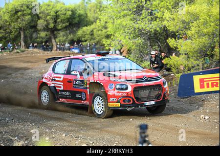 Loutraki, Lombardei, Griechenland. September 2023. YOHAN ROSSEL aus Frankreich und ARNAUD DUNAND aus Frankreich konkurrieren mit ihrem CitroÃ«n C3 #21 während des ersten Tages der FIA World Rally Championship EKO Acropolis Rally am 08. September 2023 in Loutraki, Griechenland. (Bild: © Stefanos Kyriazis/ZUMA Press Wire) NUR REDAKTIONELLE VERWENDUNG! Nicht für kommerzielle ZWECKE! Stockfoto