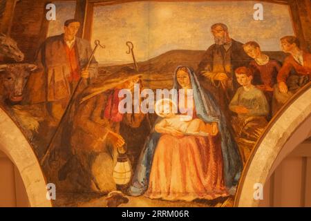 England, Sussex, East Sussex, Berwick, Berwick Church, auch bekannt als St. Michael und All Angel Church, Innenmalereien der Bloomsbury-Künstler Vanessa Bell und Duncan Grant und Quentin Bell Stockfoto