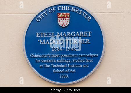 England, Sussex, West Sussex, Chichester, Memorial Blue-Gedenktafel an Ethel Margaret Turner (1884–1948), Chichesters prominenteste Verfechterin des Frauenwahlrechts Stockfoto