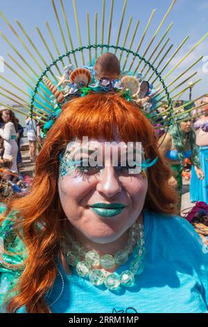 England, Kent, Margate, Margate Mermaid Festival alias Mergate, Frauen als Meerjungfrauen verkleidet Stockfoto