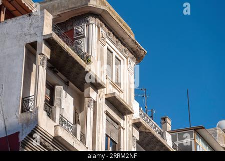 Alte verfallene Art déco-Häuser in der Ville Nouvelle von Casablanca, Marokko Stockfoto