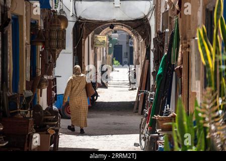 Idyllische Gasse in der Medina von Essaouira, Marokko Stockfoto