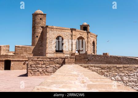 Die Bastion von Essaouira mit ihren mittelalterlichen Bronzekanonen, Marokko Stockfoto