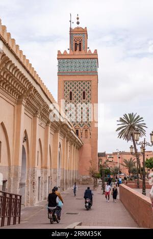 Minarett der Kasbah-Moschee im Zentrum von Marrakesch, Marokko Stockfoto