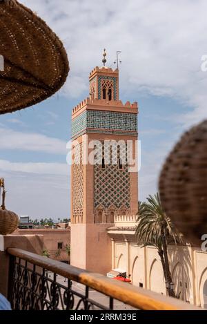 Minarett der Kasbah-Moschee im Zentrum von Marrakesch, Marokko Stockfoto