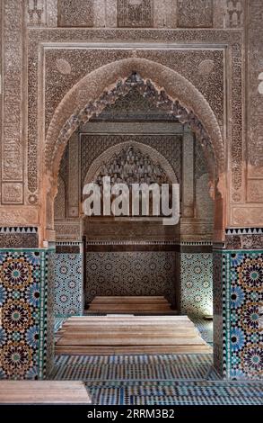 Marrakesch, Marokko, orientalische Dekoration der berühmten saadischen Gräber im Zentrum von Marrakesch, Marokko Stockfoto