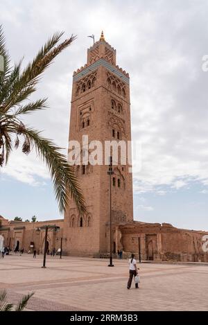 Minarett der berühmten Koutoubia Moschee im Zentrum von Marrakesch, Marokko Stockfoto