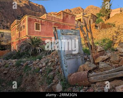 Wunderschönes kleines Dorf Oumesnat mit Tonhäusern im Antiatlasgebirge Marokkos Stockfoto