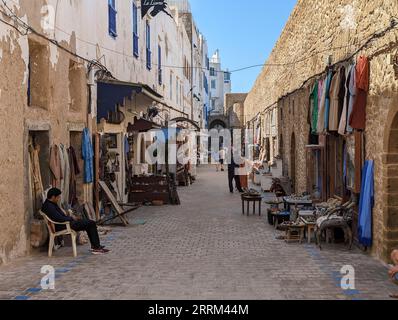 Essaouira, Marokko, idyllische Gasse in der Medina von Essaouira, Marokko Stockfoto