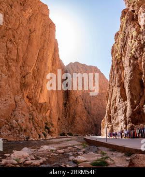 Beeindruckende steile Todra-Schlucht im Atlasgebirge Marokkos Stockfoto