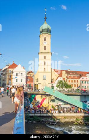 Graz, Brücke Erzherzog-Johann-Brücke, Franziskanerkirche, Mur, Bar und Bühne 'Citypeach' in der Region Graz, Steiermark, Österreich Stockfoto