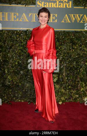 London, Großbritannien. Dezember 2017. Helen McCrory nimmt an den London Evening Standard Theatre Awards im Theatre Royal in London Teil. (Foto: Fred Duval/SOPA Images/SIPA USA) Credit: SIPA USA/Alamy Live News Stockfoto