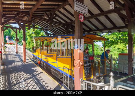 Wiesbaden, Nerobergbahn am Unterbahnhof im Rheingau, Hessen, Deutschland Stockfoto