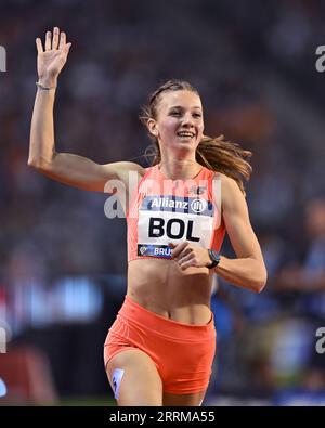 BRÜSSEL - Femke Bol überquert die Ziellinie während der 400 Meter langen Hürden der Frauen der Allianz Memorial Van Damme 2023, Teil der Diamond League-Serie 2023 im King Baudouin Stadion am 8. September 2023 in Brüssel, Belgien. ANP | Hollandse Hoogte | GERRIT VAN COLOGNE Stockfoto