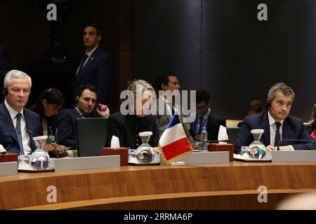 Algier, Bilaterales Treffen zwischen Algerien und Frankreich 221010 -- ALGIER, 10. Oktober 2022 -- die französische Premierministerin Elisabeth Borne C nimmt am 9. Oktober 2022 an der 5. Sitzung des algerisch-französischen Hochrangigen Regierungsausschusses in Algier, Algerien, Teil. Die französische Premierministerin Elisabeth Borne kam am Sonntag zu einem zweitägigen Besuch in Algier, um die Zusammenarbeit mit Algerien zu stärken. ALGERIEN-ALGIER-FRANZÖSISCH PM-VISIT Xinhua PUBLICATIONxNOTxINxCHN Stockfoto