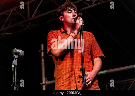 Mailand, Italien. Juli 2023. MAILAND, ITALIEN - 18. JULI: Lewis Evans von Black Country New Road tritt am 18. Juli 2023 in Mailand auf. (Foto: Roberto Finizio/NurPhoto) Credit: NurPhoto SRL/Alamy Live News Stockfoto