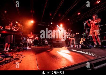 Mailand, Italien. Juli 2023. MAILAND, ITALIEN - 18. JULI: Black Country New Road tritt am 18. Juli 2023 im Circolo Magnolia Segrate Milan in Mailand auf. (Foto: Roberto Finizio/NurPhoto) Credit: NurPhoto SRL/Alamy Live News Stockfoto