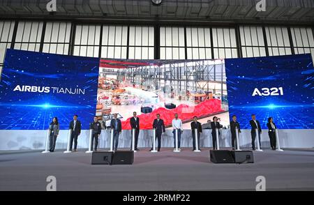 221109 -- TIANJIN, 9. November 2022 -- am 9. November 2022 findet im nordchinesischen Tianjin Eine Zeremonie zur Eröffnung des A321-Projekts im Airbus Tianjin statt. Der europäische Flugzeughersteller Airbus begann am Mittwoch mit der Produktion von A321-Flugzeugen in seinem Werk in FALA in Tianjin – eine Bestätigung, dass China in der Lage ist, alle Modelle der Airbus A320-Familie zu liefern. CHINA-TIANJIN-AIRBUS-A321 FLUGZEUGPRODUKTION CN ZHAOXZISHUO PUBLICATIONXNOTXINXCHN Stockfoto