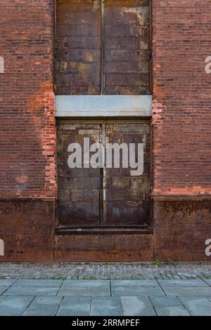 Rostfreie Stahltüren des historischen Hoosac Stores 1 und 2 in Charlestown, Boston, MA, USA Stockfoto