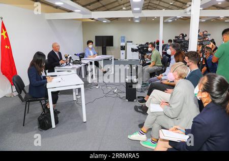 221112 -- SHARM EL-SHEIKH, 12. November 2022 -- Xie Zhenhua 2nd L, Sonderbeauftragter des chinesischen Präsidenten Xi Jinping und Chinas Sondergesandter für den Klimawandel, beantwortet Fragen während einer Pressekonferenz auf der 27. Tagung der Konferenz der Vertragsparteien COP27 des Rahmenübereinkommens der Vereinten Nationen über Klimaänderungen UNFCCC in Sharm El-Sheikh, Ägypten, 9. November 2022. China unterstützt die Forderung der Entwicklungsländer, insbesondere der schutzbedürftigen Länder, in Bezug auf die Auswirkungen des Klimawandels Verluste und Schäden aus reichen Ländern zu fordern, sagte Xie Zhenhua am Mittwoch hier. ÄGYPTEN-S Stockfoto