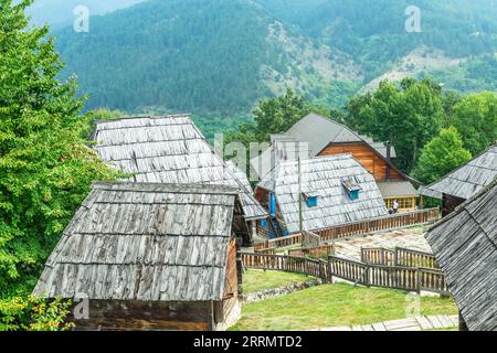 Drvengrad Mecahvik Holzhäuser, etno Dorf in der Nähe von Zlatibor, Serbien Stockfoto