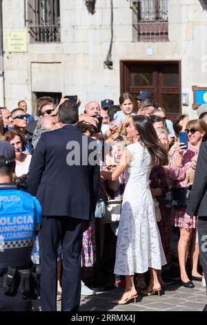 Pamplona. Spanien. September 2023: Königin Letizia von Spanien nimmt am 8. September 2023 in Pamplona an der Feier des 6. Jahrestags des Privilegiums der Union in der Marienkathedrale Teil. Spanien das Privileg der Union ist der vertrag, durch den die drei wichtigsten Burghs, aus denen die Stadt Pamplona im Mittelalter bestand, durch ein Dokument vereint wurden, das am 8. September 1423 von König Carlos III. von Navarra unterzeichnet wurde. Bis zu diesem Tag hatte jede Stadt ihre eigene Flagge und ihren eigenen Herrscher, Pamplona, Spanien. September 2023, . . September 2023: MPG/Alamy Live News Stockfoto