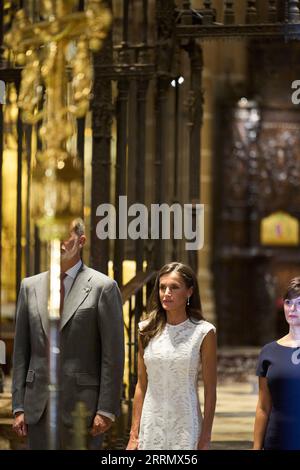 Pamplona. Spanien. September 2023: Königin Letizia von Spanien nimmt am 8. September 2023 in Pamplona an der Feier des 6. Jahrestags des Privilegiums der Union in der Marienkathedrale Teil. Spanien das Privileg der Union ist der vertrag, durch den die drei wichtigsten Burghs, aus denen die Stadt Pamplona im Mittelalter bestand, durch ein Dokument vereint wurden, das am 8. September 1423 von König Carlos III. von Navarra unterzeichnet wurde. Bis zu diesem Tag hatte jede Stadt ihre eigene Flagge und ihren eigenen Herrscher, Pamplona, Spanien. September 2023, . . September 2023: MPG/Alamy Live News Stockfoto