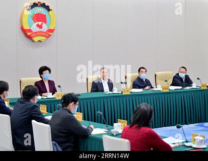 221125 -- PEKING, 25. November 2022 -- Wang Yang, Vorsitzender der Politischen Konsultativkonferenz des chinesischen Volkes CPPCC National Committee, leitet eine zweiwöchentliche Konsultationssitzung, die vom CPPCC National Committee in Peking, der Hauptstadt Chinas, am 25. November 2022 abgehalten wird. CHINA-PEKING-CPPCC-WANG YANG-ZWEIWÖCHENTLICHE KONSULTATIONSSITZUNG CN YUEXYUEWEI PUBLICATIONXNOTXINXCHN Stockfoto