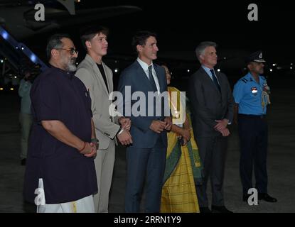 New Delhi, Indien. September 2023. Kanadas Premierminister Justin Trudeau (3L) kommt am Vorabend des zweitägigen G20-Gipfels in Neu-Delhi am Freitag, den 8. September 2023, am Flughafen an. Foto von G20 India/UPI/Alamy Live News Stockfoto