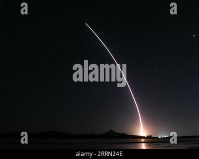 221129 -- JIUQUAN, 29. November 2022 -- das bemannte Raumschiff Shenzhou-15, auf der langen März-2F Y15 Trägerrakete, springt vom Jiuquan Satellite Launch Center im Nordwesten Chinas, 29. November 2022 ab. EyesonSciCHINA-SHENZHOU-15-LAUNCH CN BeixHe PUBLICATIONxNOTxINxCHN Stockfoto