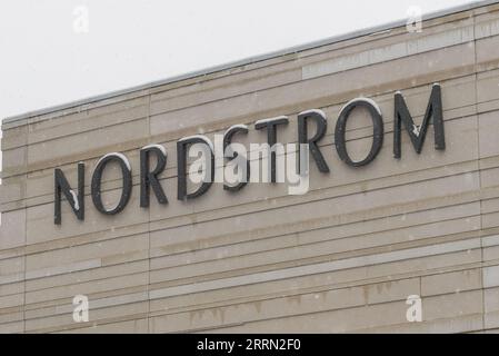 Toronto, ON, Kanada - 30. August 2023: Blick auf das Nordstrom-Schild in Amerika Stockfoto