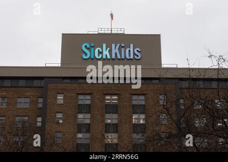 Toronto, ON, Kanada – 10. August 2023: Blick auf das Sickkids Krankenhaus Schild in Toronto Stockfoto