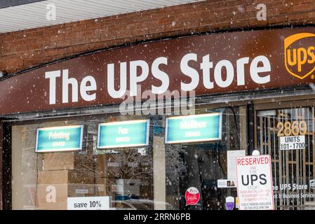 Toronto, ON, Kanada - 30. März 2023: Blick auf das UPS-Schild in Toronto Stockfoto