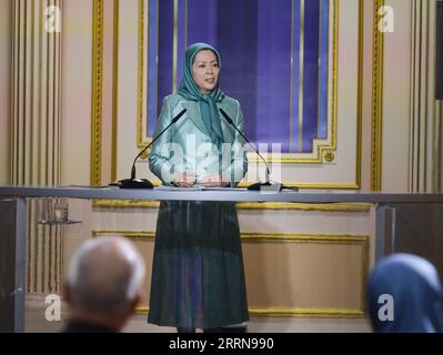 Paris, Frankreich. September 2023. Maryam Rajavi, designierter Präsident des Nationalen Rates des Widerstands Irans (NCRI), spricht während der Konferenz. Sie sagte, die Welt sei Zeuge der Forderungen des iranischen Volkes gewesen, dieses brutale Regime zu beenden und eine freie und demokratische republik zu errichten. Am 16. September findet der landesweite Aufstand im Iran statt, und 2022 fand die Konferenz im NCRI-Hauptquartier in der Nähe von Paris statt. (Foto: Siavosh Hosseini/SOPA Images/SIPA USA) Credit: SIPA USA/Alamy Live News Stockfoto