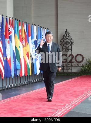 230109 -- PEKING, 9. Januar 2023 -- der chinesische Präsident Xi Jinping geht zum Veranstaltungsort des 17. Gipfels der Gruppe der 20 G20 in Bali, Indonesien, 15. November 2022. XI hielt eine Rede mit dem Titel „Zusammenarbeit bei der Bewältigung der Herausforderungen unserer Zeit und Aufbau einer besseren Zukunft auf dem Gipfel“. Der G20-Gipfel startete hier am 15. November. XINHUA-PICTURES OF THE YEAR 2022-LEADING CHINA JUXPENG PUBLICATIONXNOTXINXCHN Stockfoto
