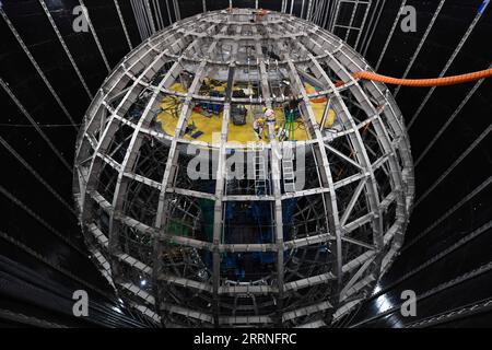 230110 -- PEKING, 10. Januar 2023 -- ein unterirdisches Neutrino-Observatorium befindet sich im Bau in Jiangmen, südchinesische Provinz Guangdong, 2. September 2022. XINHUA-BILDER DES JAHRES 2022-CHINA-NACHRICHTEN DENGXHUA PUBLICATIONXNOTXINXCHN Stockfoto