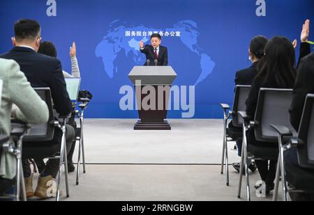 230111 -- PEKING, 11. Januar 2023 -- Ma Xiaoguang, eine Sprecherin des taiwanesischen Büros für Angelegenheiten des Staatsrats, gewirkt auf einer Pressekonferenz in Peking, der Hauptstadt Chinas, am 11. Januar 2023. CHINA-BEIJING-STATE COUNCIL-TAIWAN AFFAIRS BÜRO-PRESSEKONFERENZ CN CHENXYEHUA PUBLICATIONXNOTXINXCHN Stockfoto